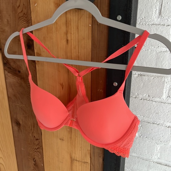 Like new!Set of 3 bras - 💥💥💥 - Picture 15 of 17